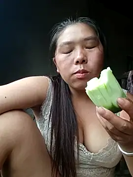 quynhkoolbae webcam