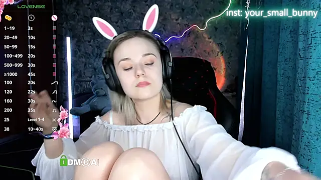 Your_small_bunny live cam on StripChat