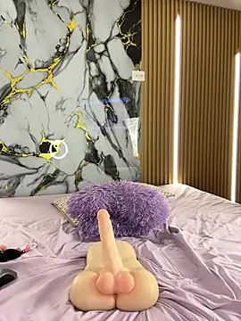 KarolHiltom live cam on StripChat