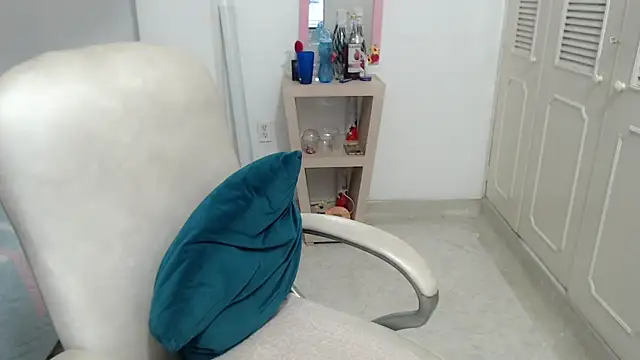 leonela_69 webcam
