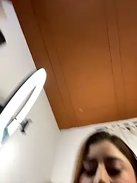susi_30 (F young) - suck nipples