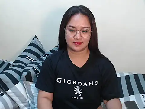 gorgeouspinay_x (F young) - MAKE ME WET AND SQUIRT