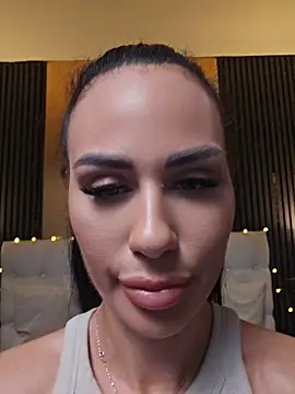 KatiaDivine live cam on StripChat