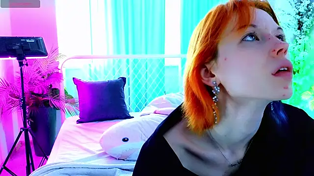 Kiara_Age live cam on StripChat