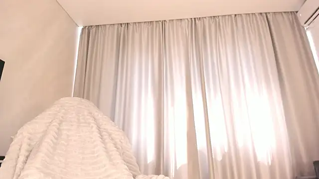 mia_lui live cam on StripChat