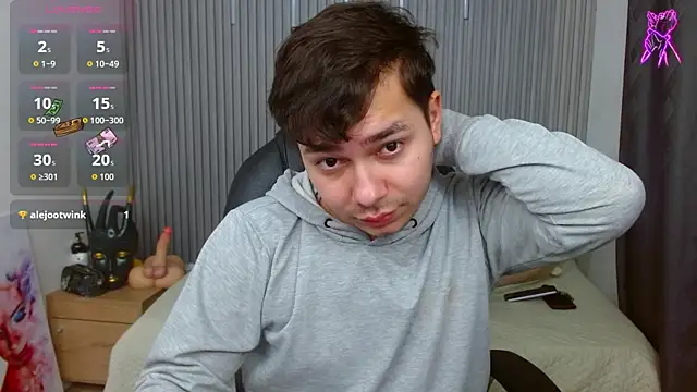 Julian_Smith21 live cam on StripChat