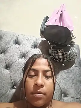 Giselabrunette25 webcam