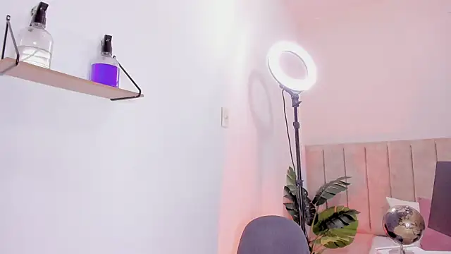 AgathaSavage webcam
