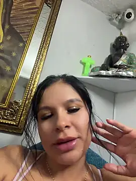 Elara_Luxe webcam