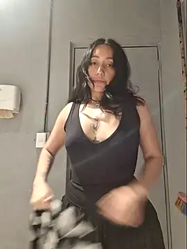 Evelyn_outdoors webcam