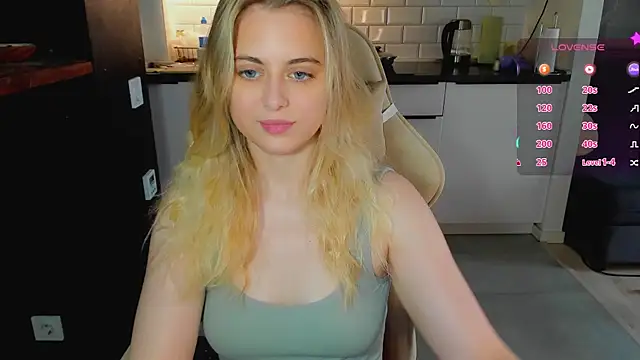blonde_kellyy (F young) - spank my ass many times
