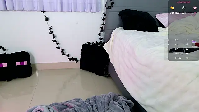 lein_bone (F teen) - finger in ass