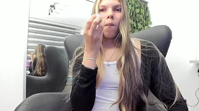 Norki_ Live Web Cam Show