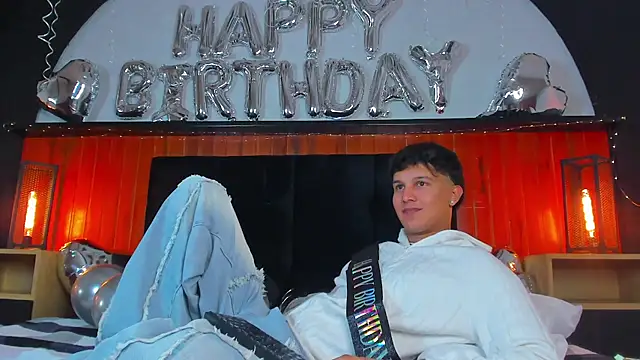 Leo_Savage_ webcam