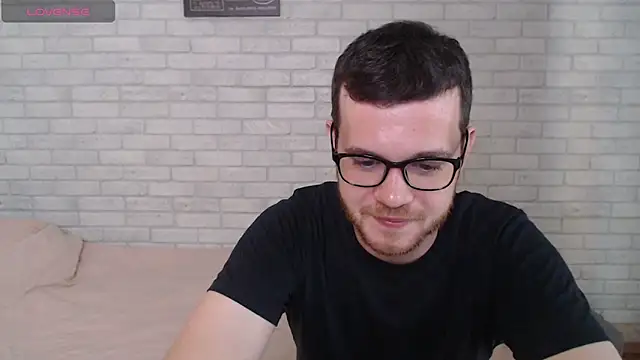 Alexxx_horny live cam on StripChat