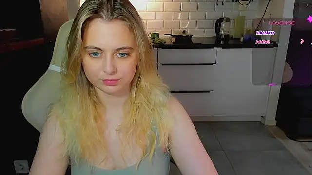 blonde_kellyy webcam