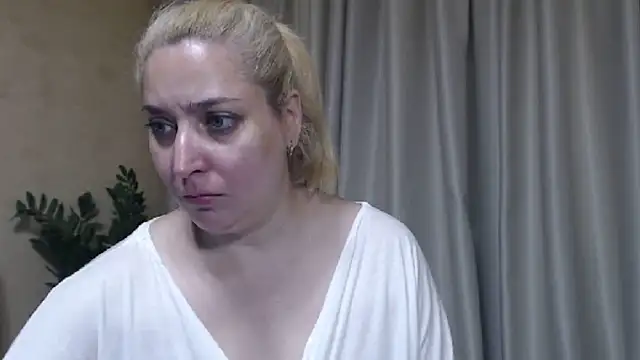 sweetpussy13 webcam