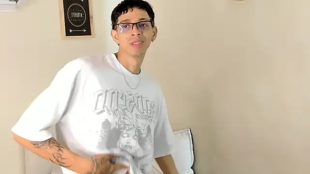 Mheysam_Youngerx live cam on StripChat