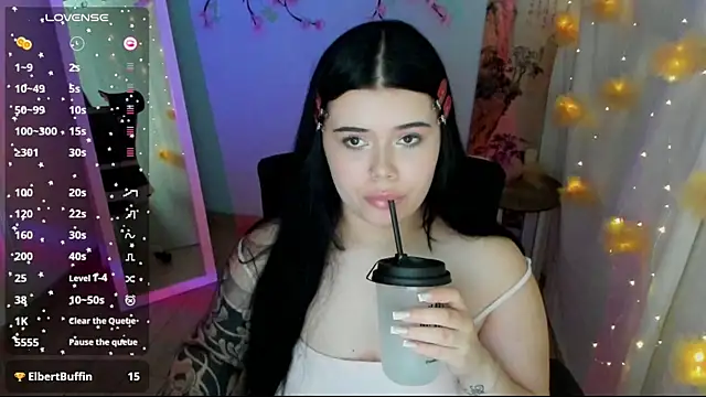 Mona_Esty webcam