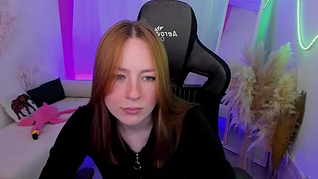 DamnWitchh webcam