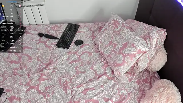 AlicePlushWhispers webcam