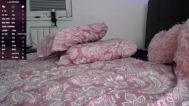 AlicePlushWhispers webcam
