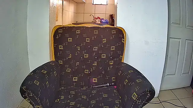 GoldenPussyXOXO webcam