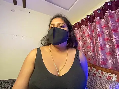 LouleyRani_ webcam