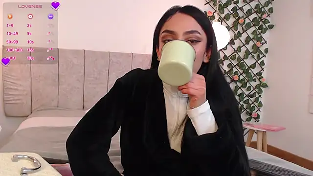 Lucyanajoi live cam on StripChat