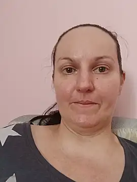 BustyLadyAlma webcam