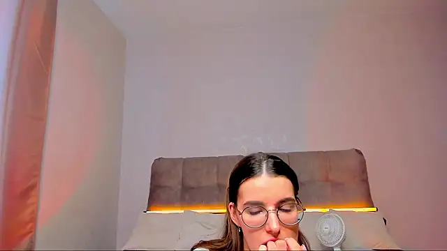 AriellaTesk webcam