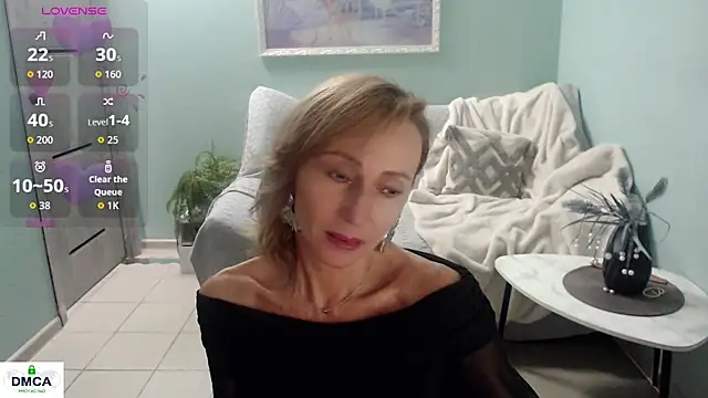 HornyMilf_777 webcam