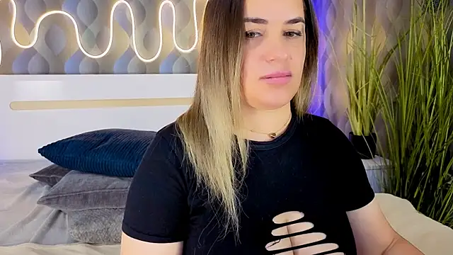 JuicyMillena webcam