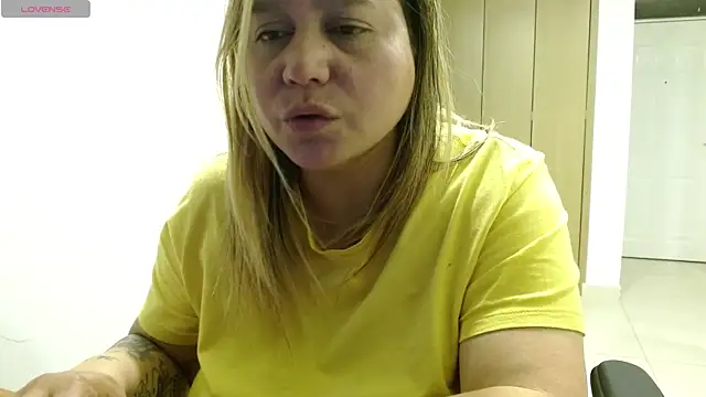 LauraReeves webcam