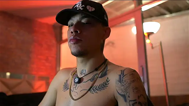 AlphaMasterXxx webcam