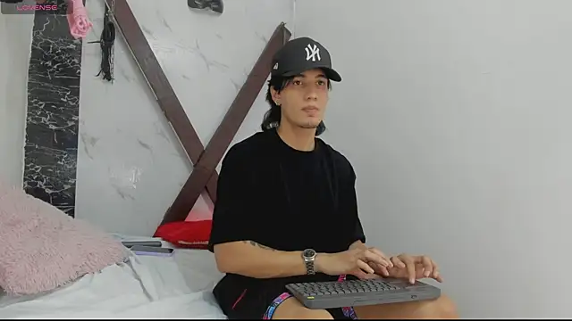 sweetauracouple webcam