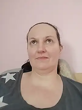 BustyLadyAlma webcam