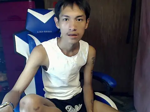riks_tyler (M twink) - reach my goals to get me naked and cum
