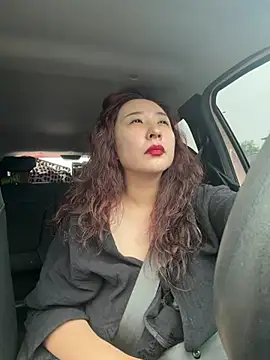 jingjingxiang-520 (F milf) - 进来，扒光这个骚货。（今日仅此一场户外，情趣内衣真空上阵）