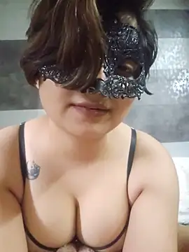 lilymoonstar1 live cam on StripChat