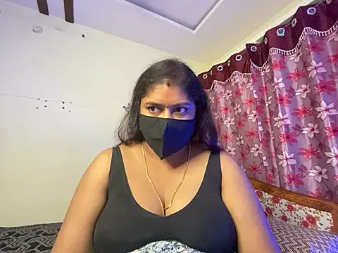 LouleyRani_ webcam