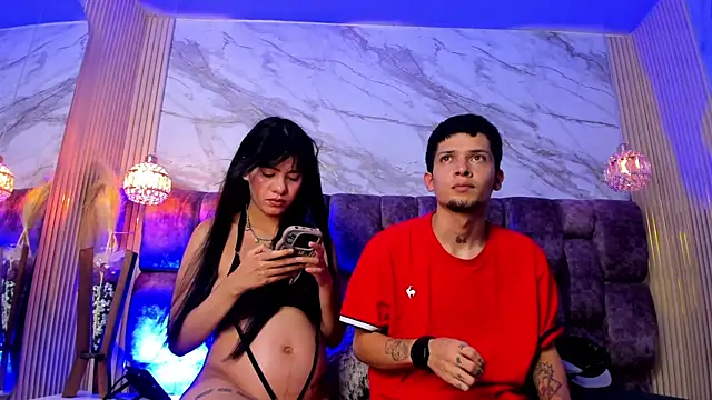 CharlotteandTaylorr live cam on StripChat