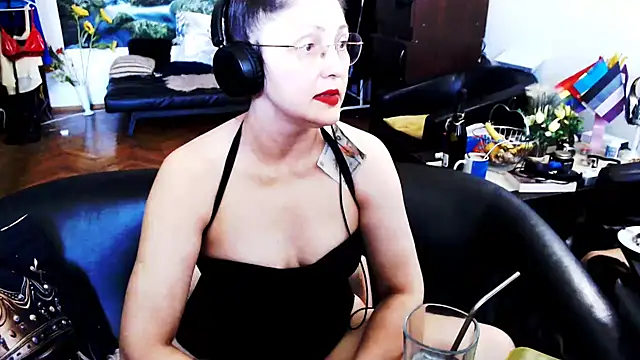 imperatriza (F milf) - I'm only dominant/receiver of tks