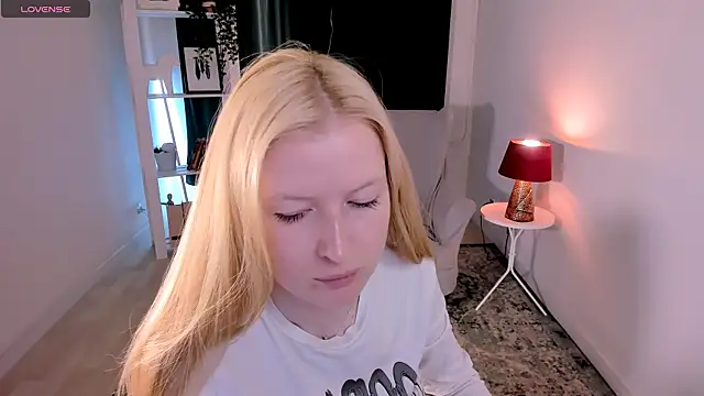 Laly_Peach webcam