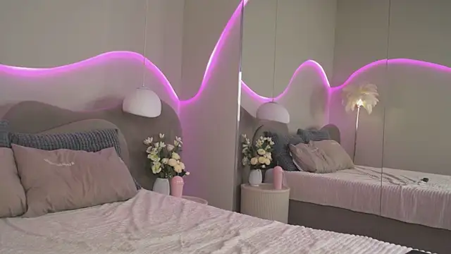 Nicole_Space live cam on StripChat