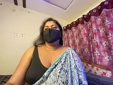 LouleyRani_ webcam