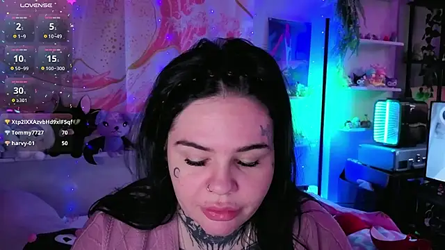 BigBootyHolly webcam