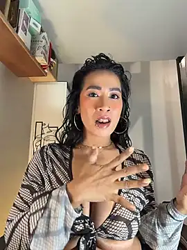 AsianMilfSheryl webcam