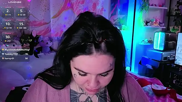 BigBootyHolly webcam