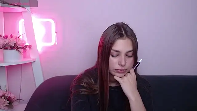MilanaAngelAs live cam on StripChat